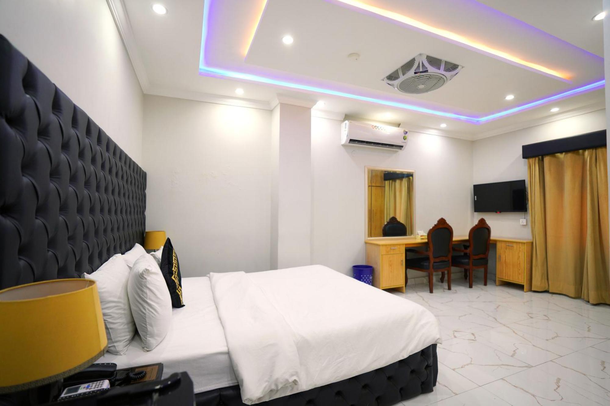 Hotel Orange One Lahor Dış mekan fotoğraf